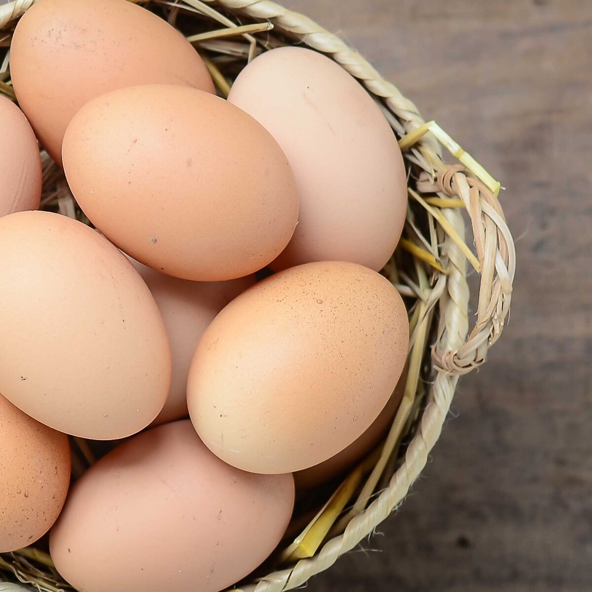 Αυγά σε ένα καλάθι